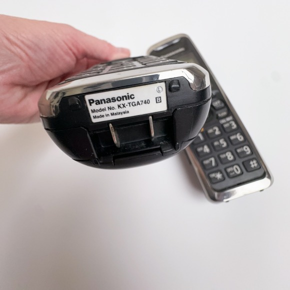 Panasonic Cordless Expansion Handsets KX-TGA740 LOT of 2 FOR PARTS Blank Screens - Picture 2 of 3